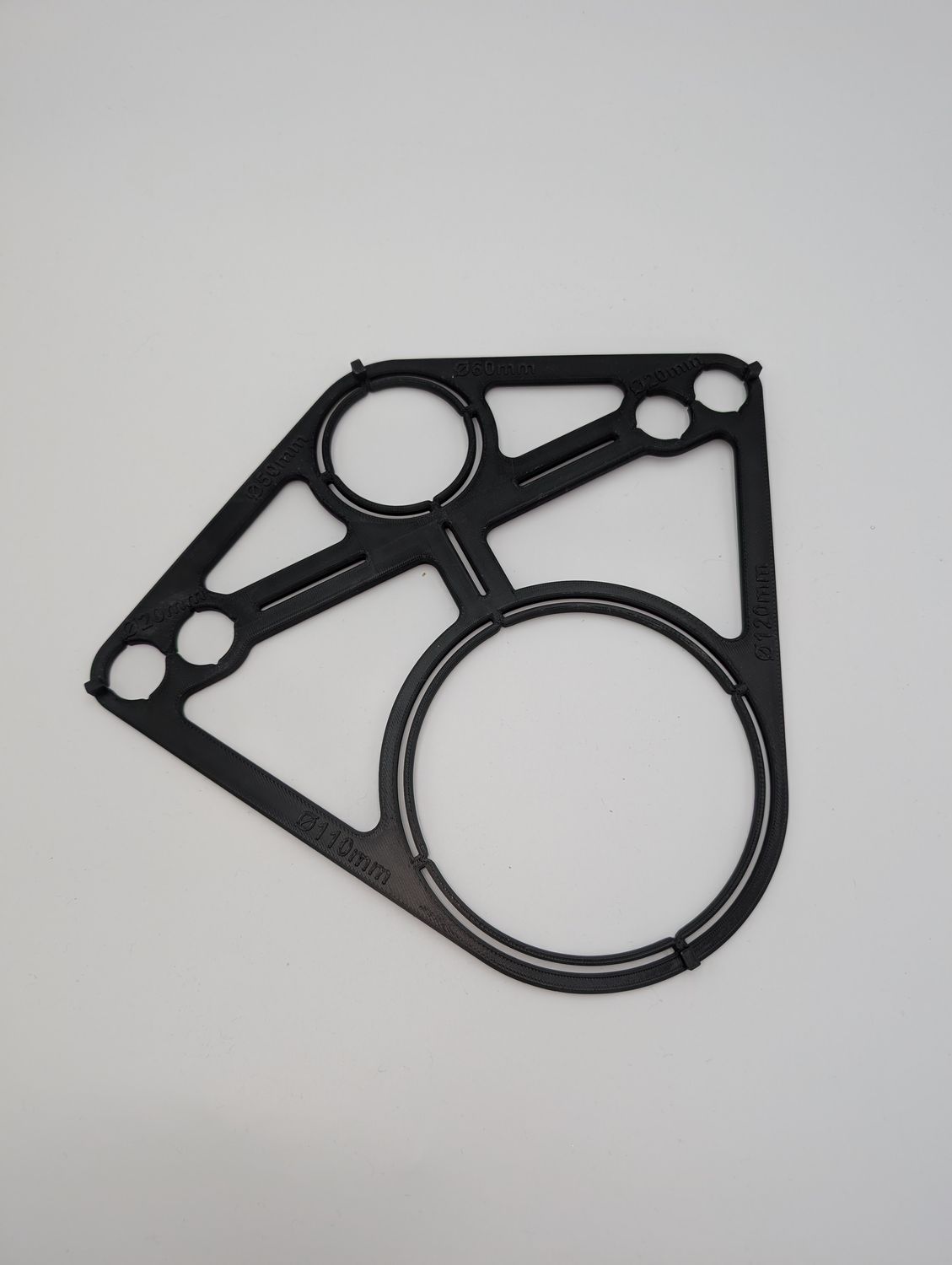 Szablon do wycinania otworów pod miskę WC na stelaż podtynkowy