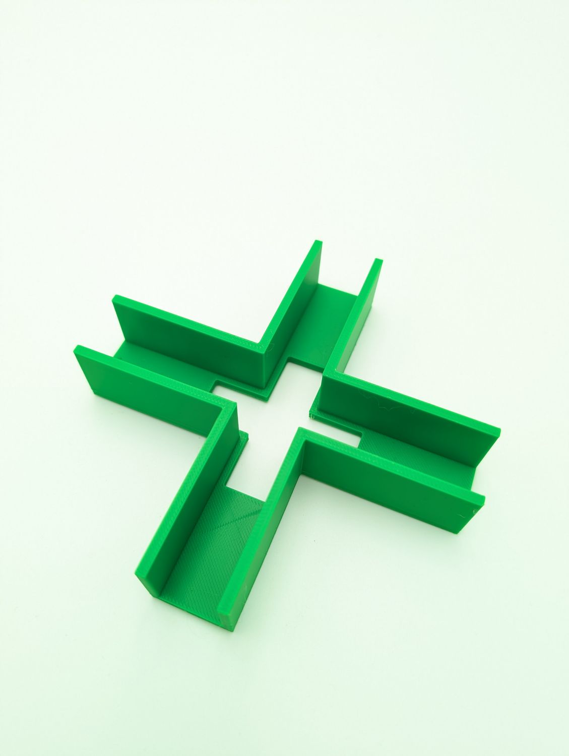 Trzecia ręka do składania mebli – kształt krzyżowy (płyta 18 mm) | 4 szt.