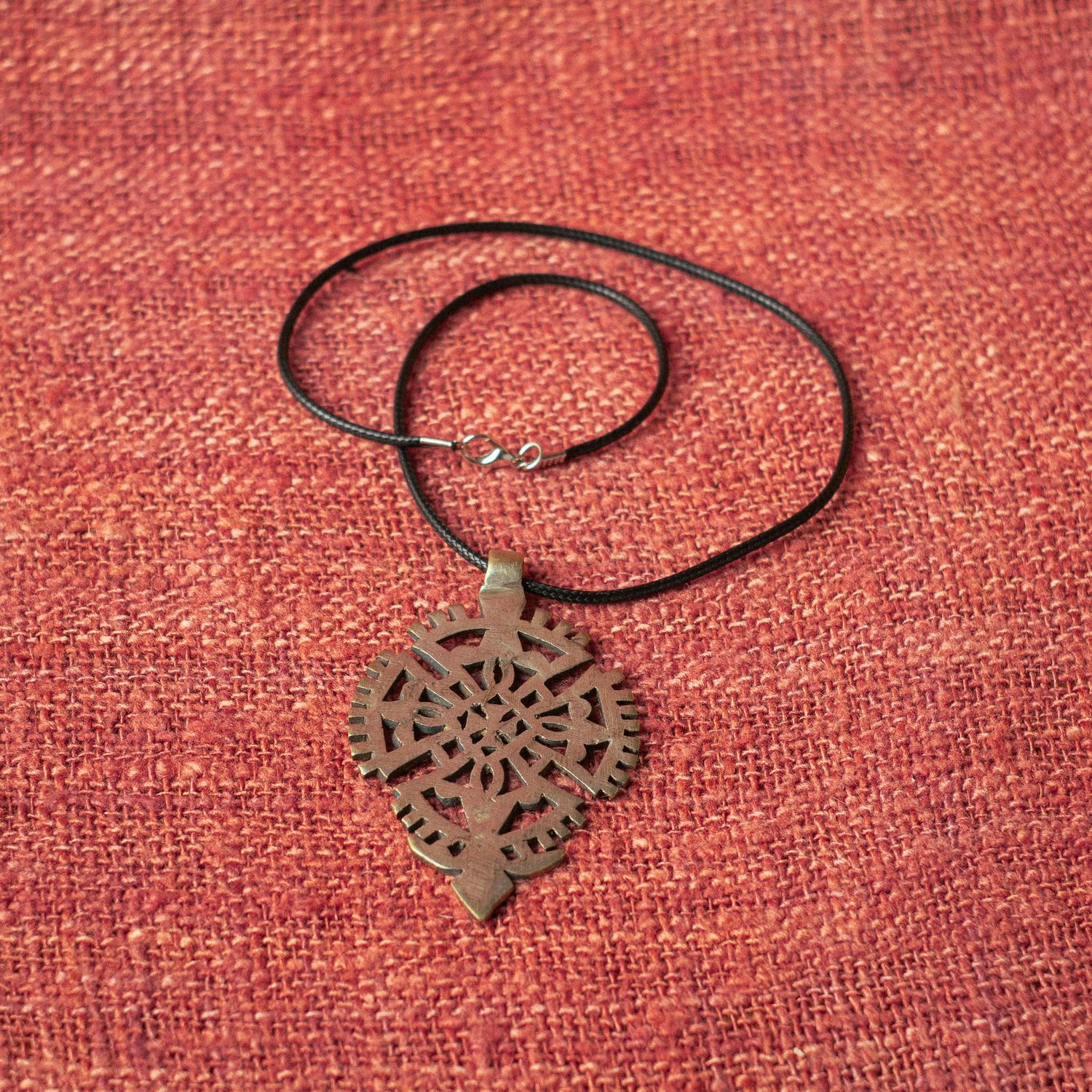 Colgante de Cuero con Cruz Etíope