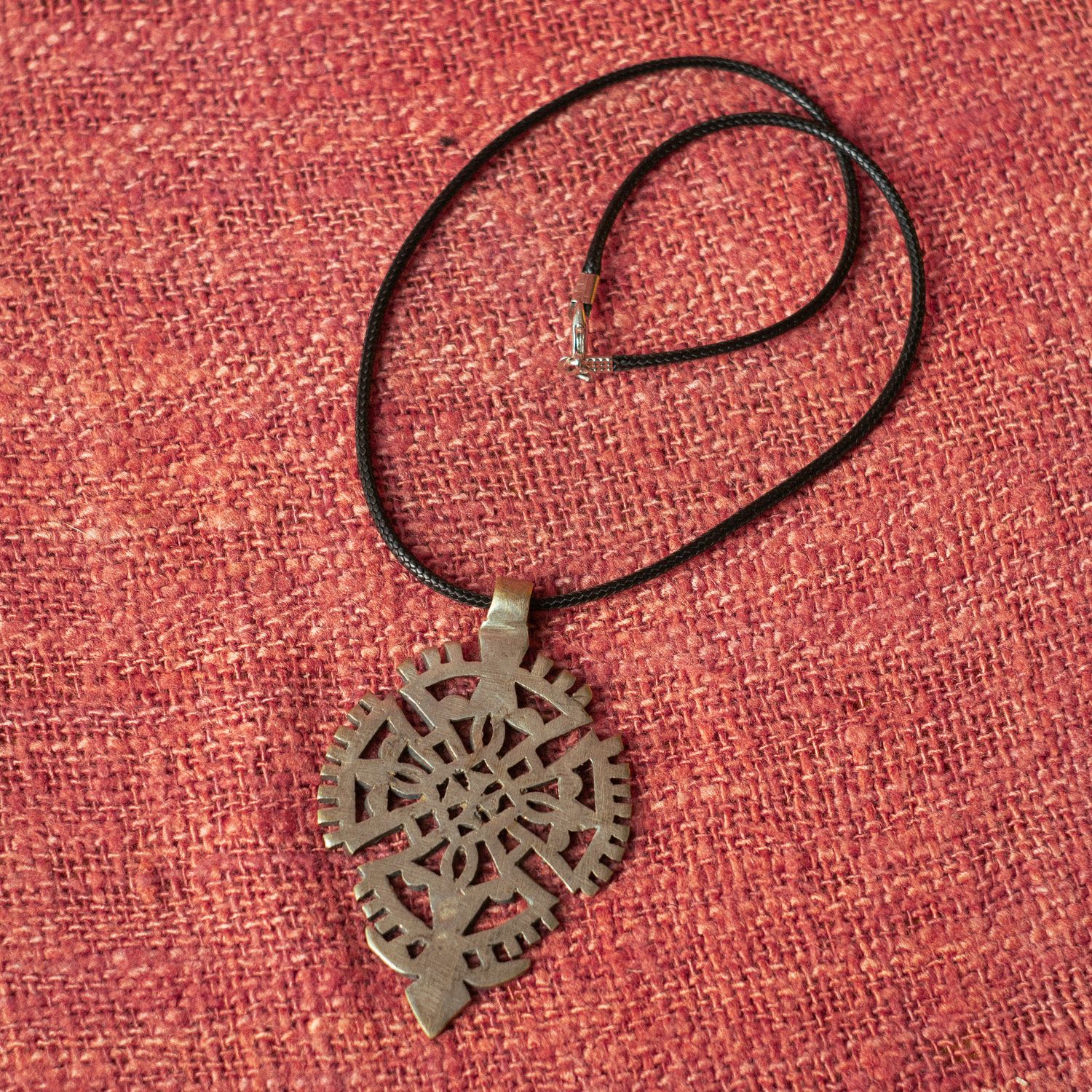 Colgante de Cuero con Cruz Etíope