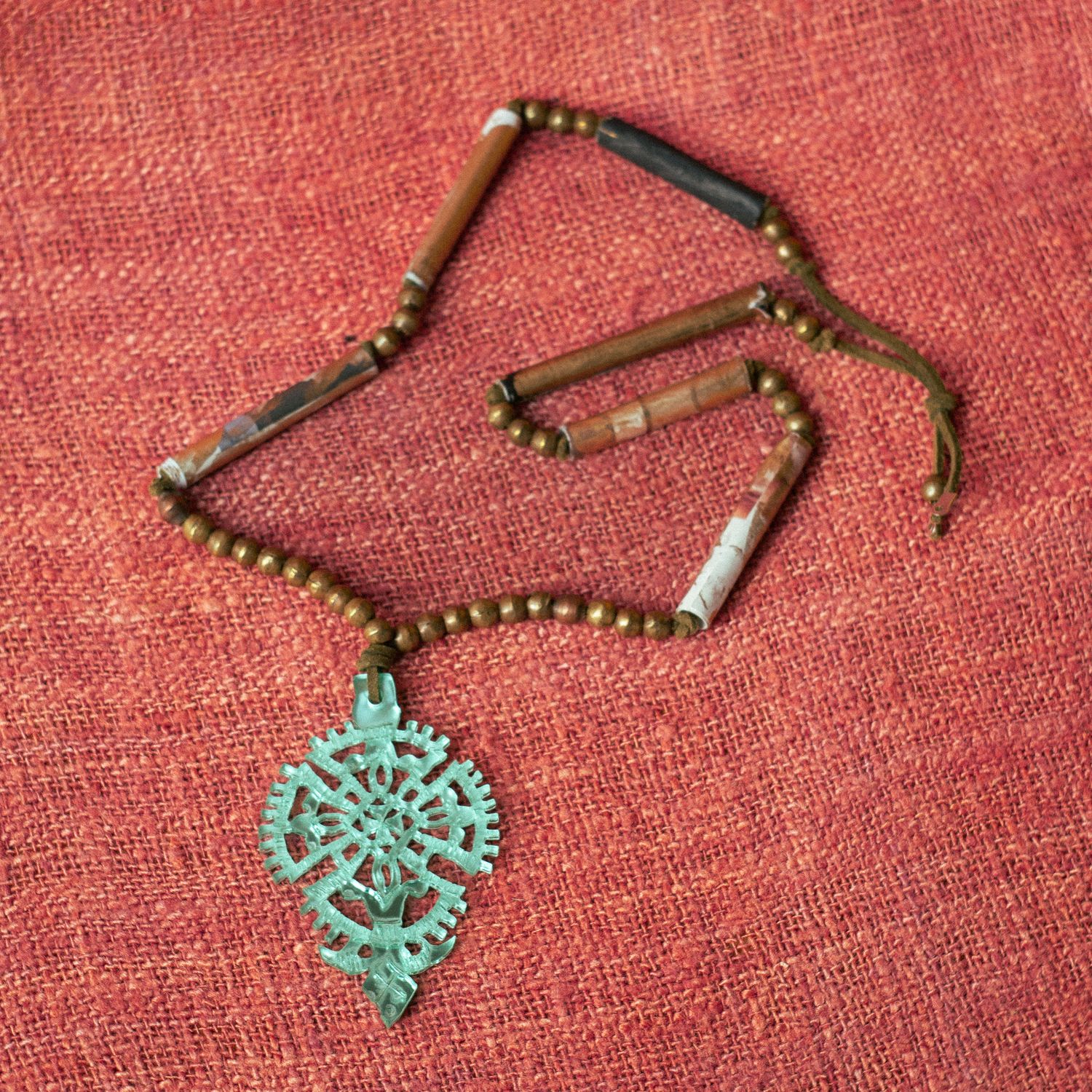 Colgante de Piedras con Cruz Etíope de metacrilato