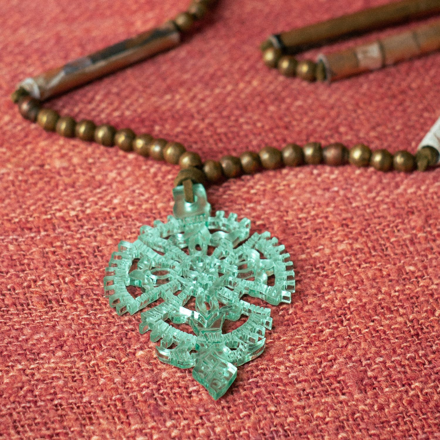 Colgante de Piedras con Cruz Etíope de metacrilato