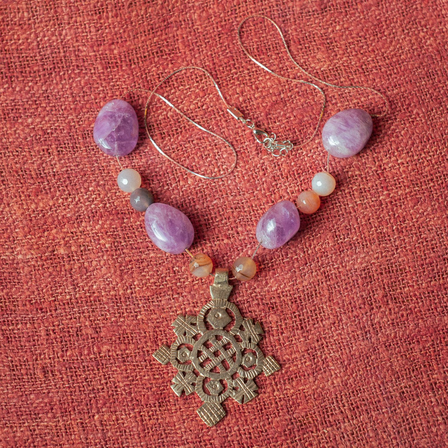 Colgante con Cruz Etíope y Piedras Minerales