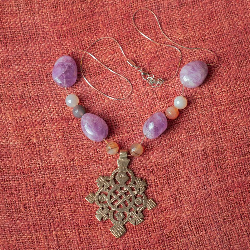 Colgante con Cruz Etíope y Piedras Minerales
