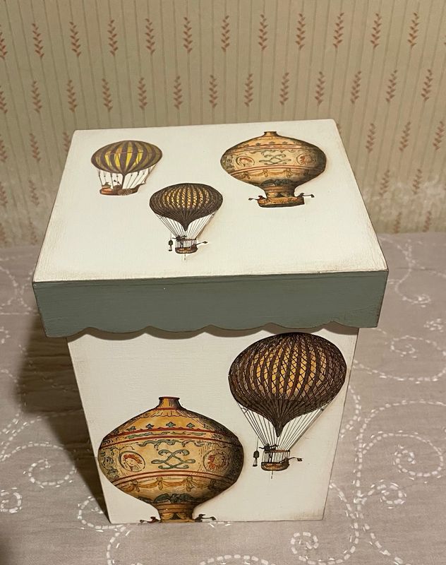 caja madera globos