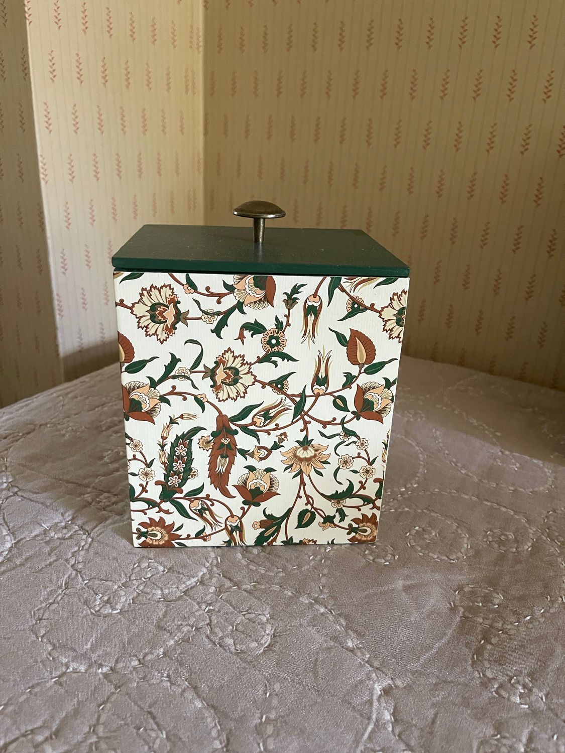 caja madera con tirador