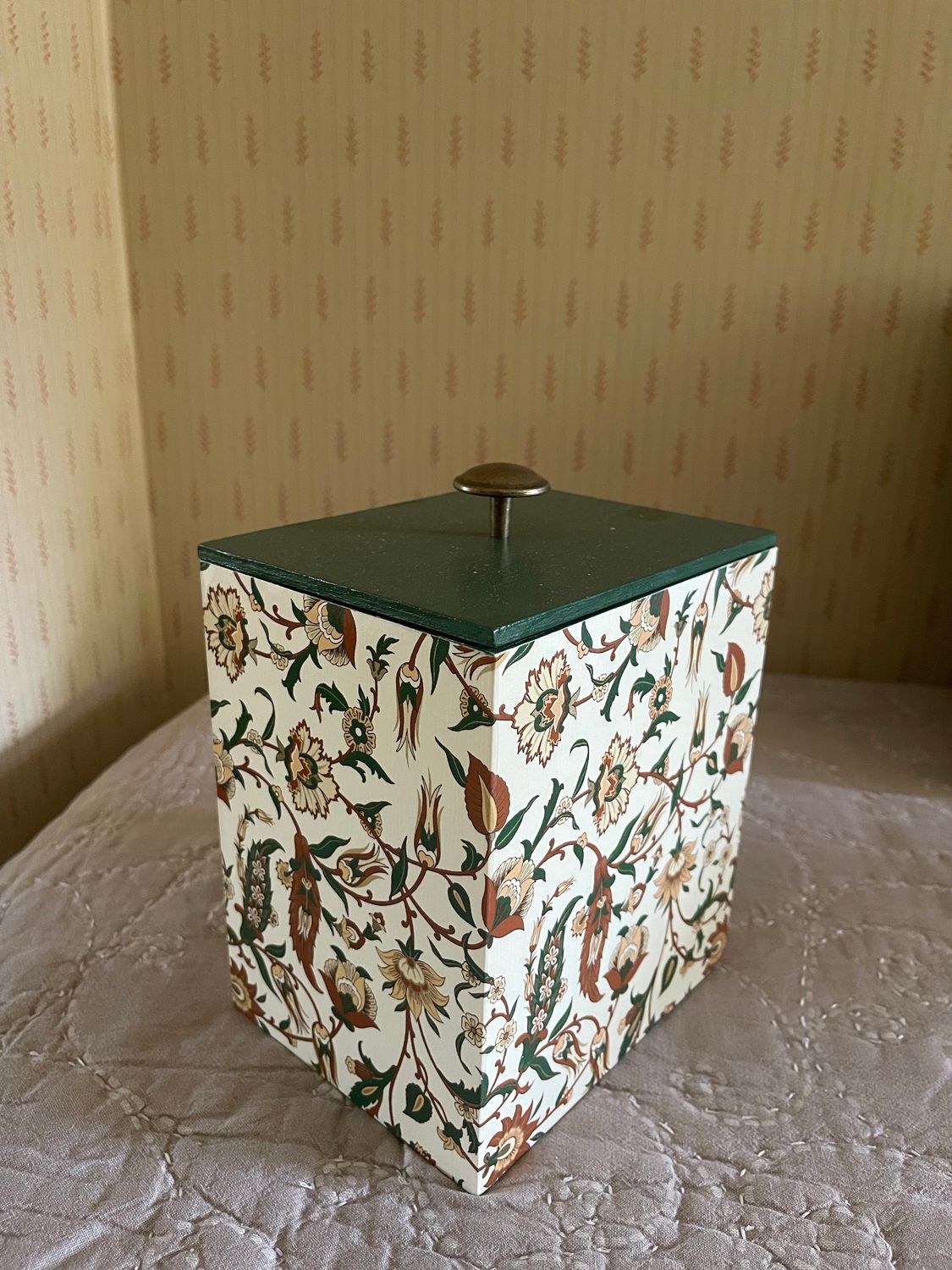 caja madera con tirador