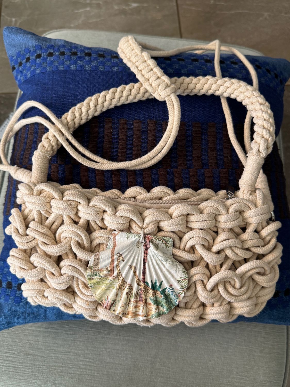 Bolsos confeccionados artesanalmente en España y donados a Madre África
