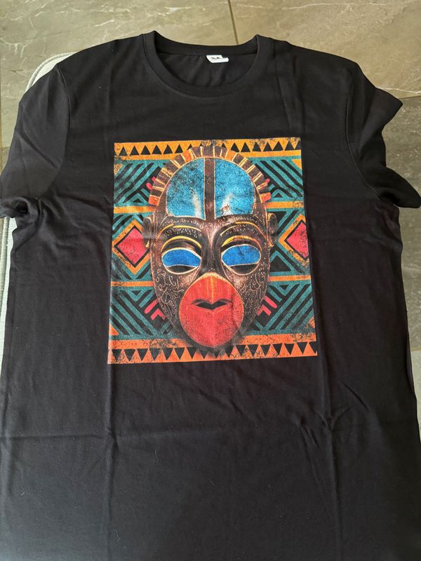 Camisetas hechas en España con diseño original creado para Madre África