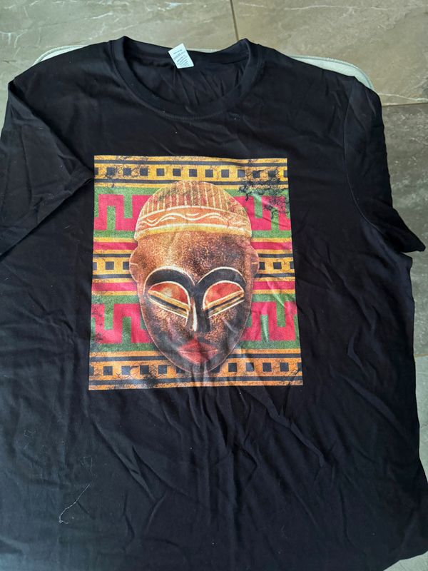 Camisetas hechas en España con diseño original creado para Madre África