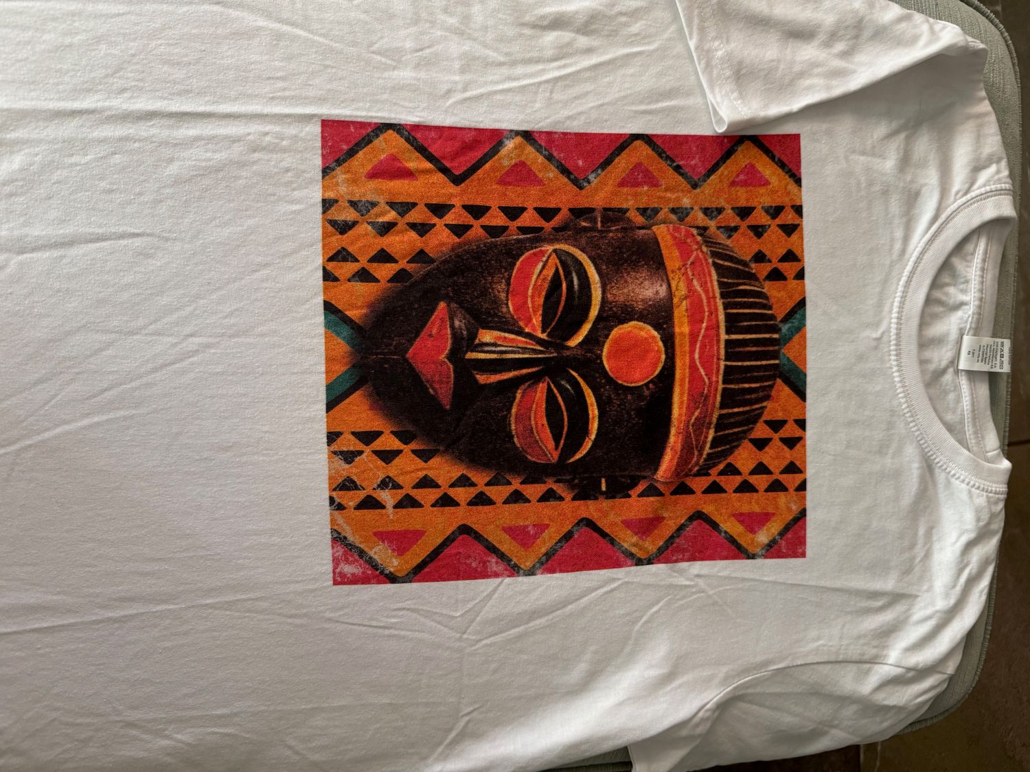 Camisetas hechas en España con diseño original creado para Madre África