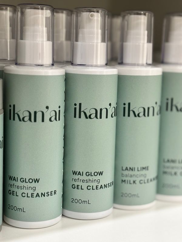 Wai Glow Refreshing Gel Cleanser 200ml