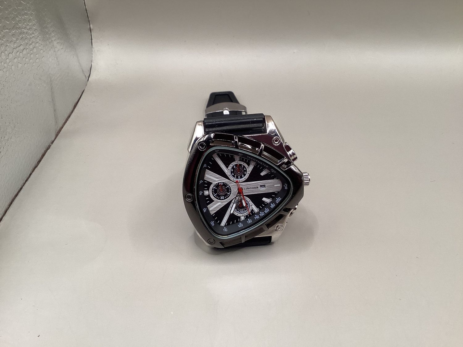 Watch Quartz Triangle dial large face (Silver)