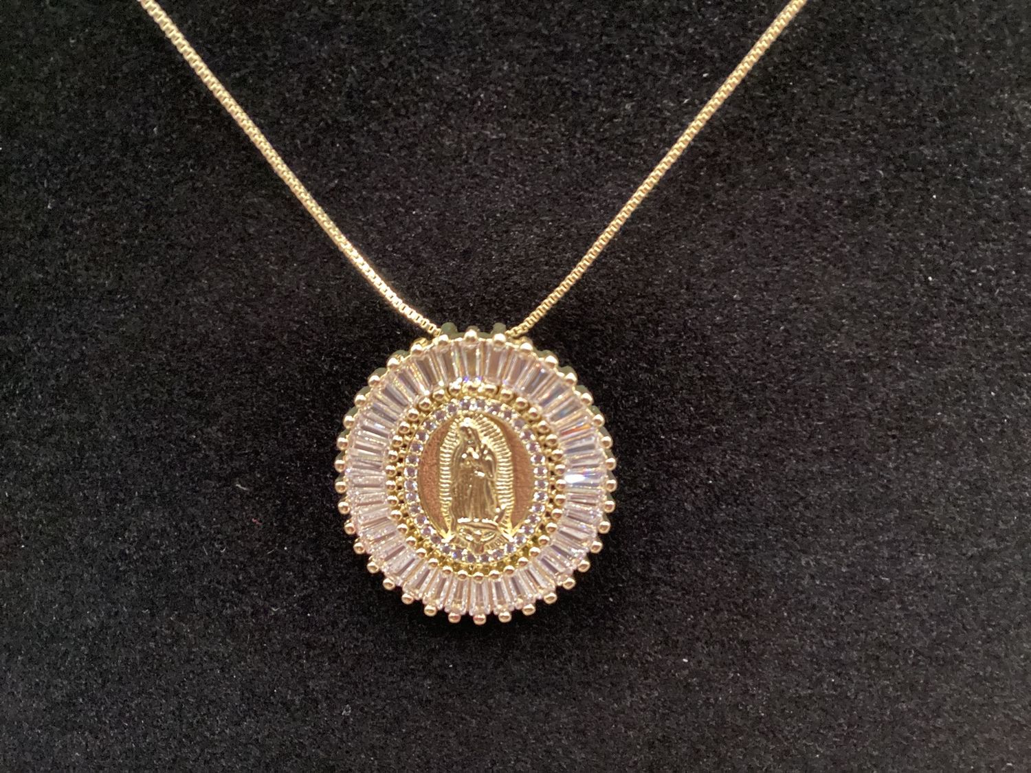 Necklace Our Lady of Guadalupe Oval with crystals Gold