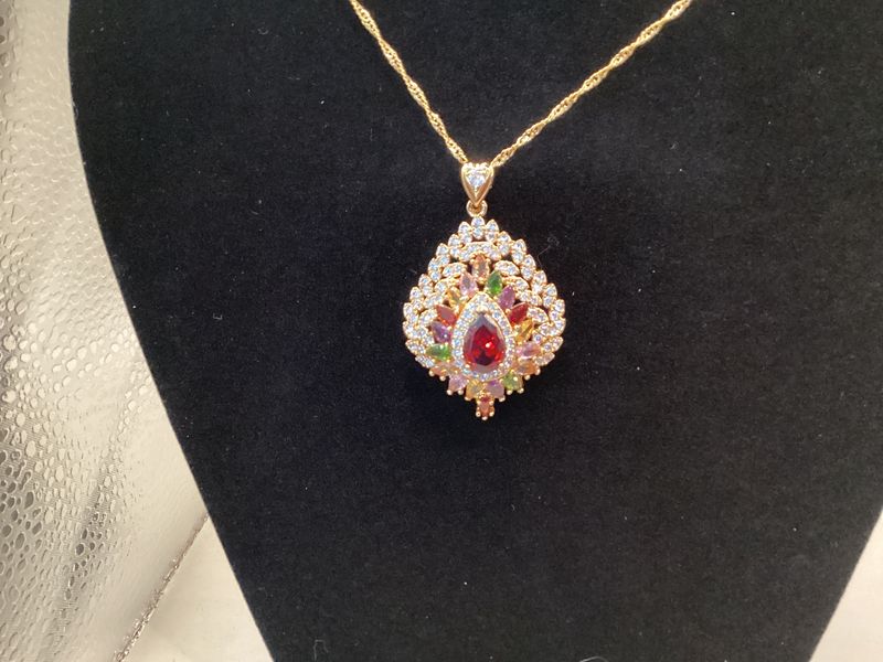 Necklace gold-tone with multicolor stones stacked