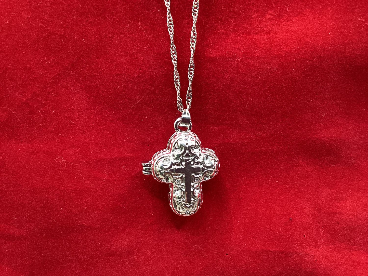 Necklace Cross scrollwork silver-tone