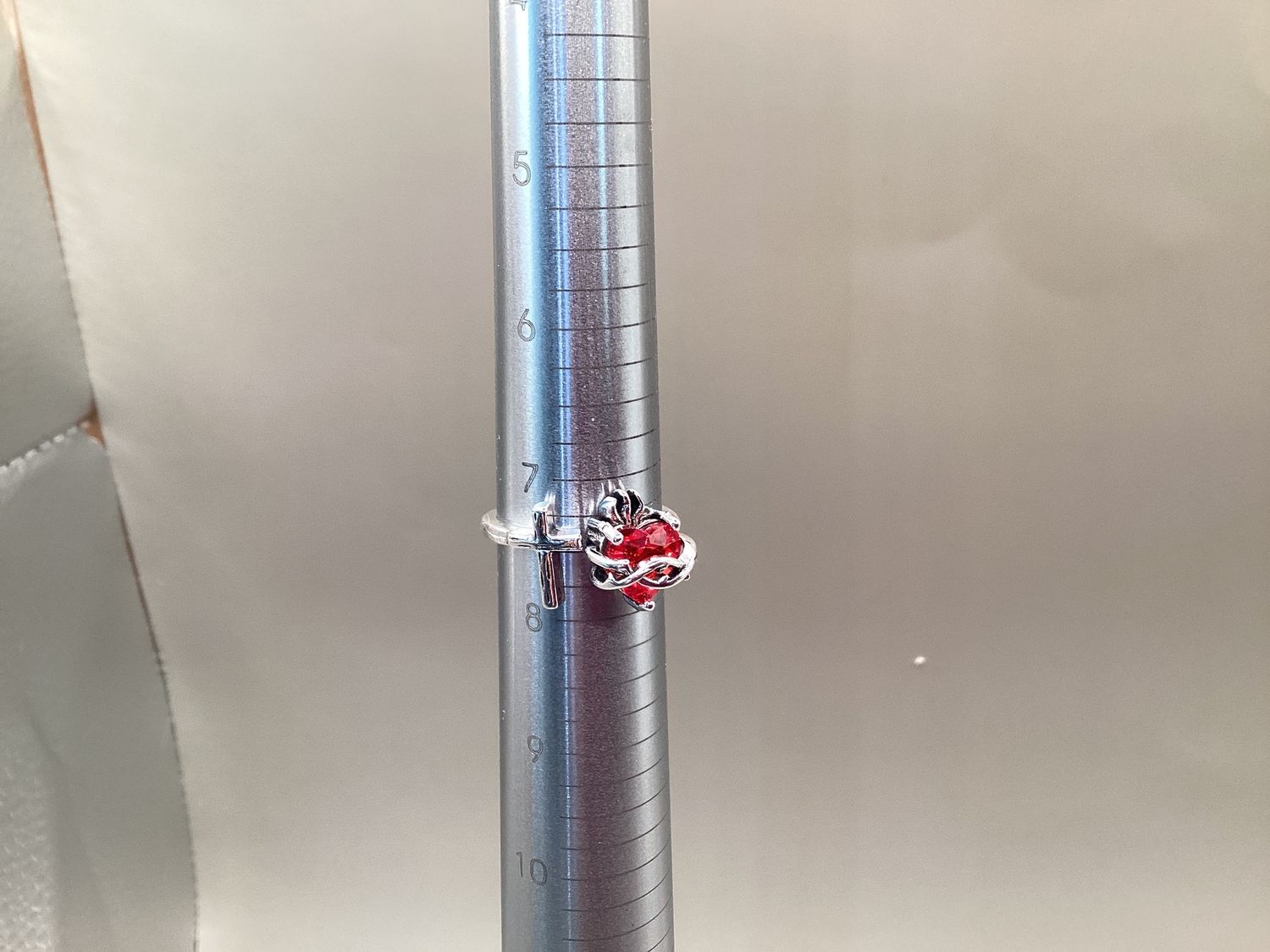 Ring Sacred Heart design silvertone Size 7.50