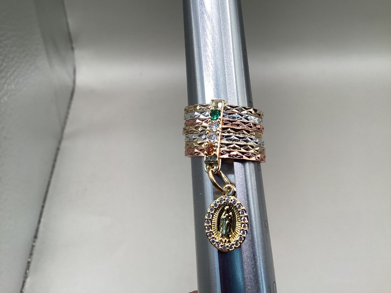 Ring multi metals with charm size 7.0