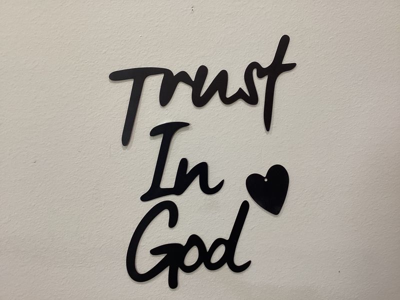 “Trust In God ❤️” 4- Piece Metal Cut out Decor