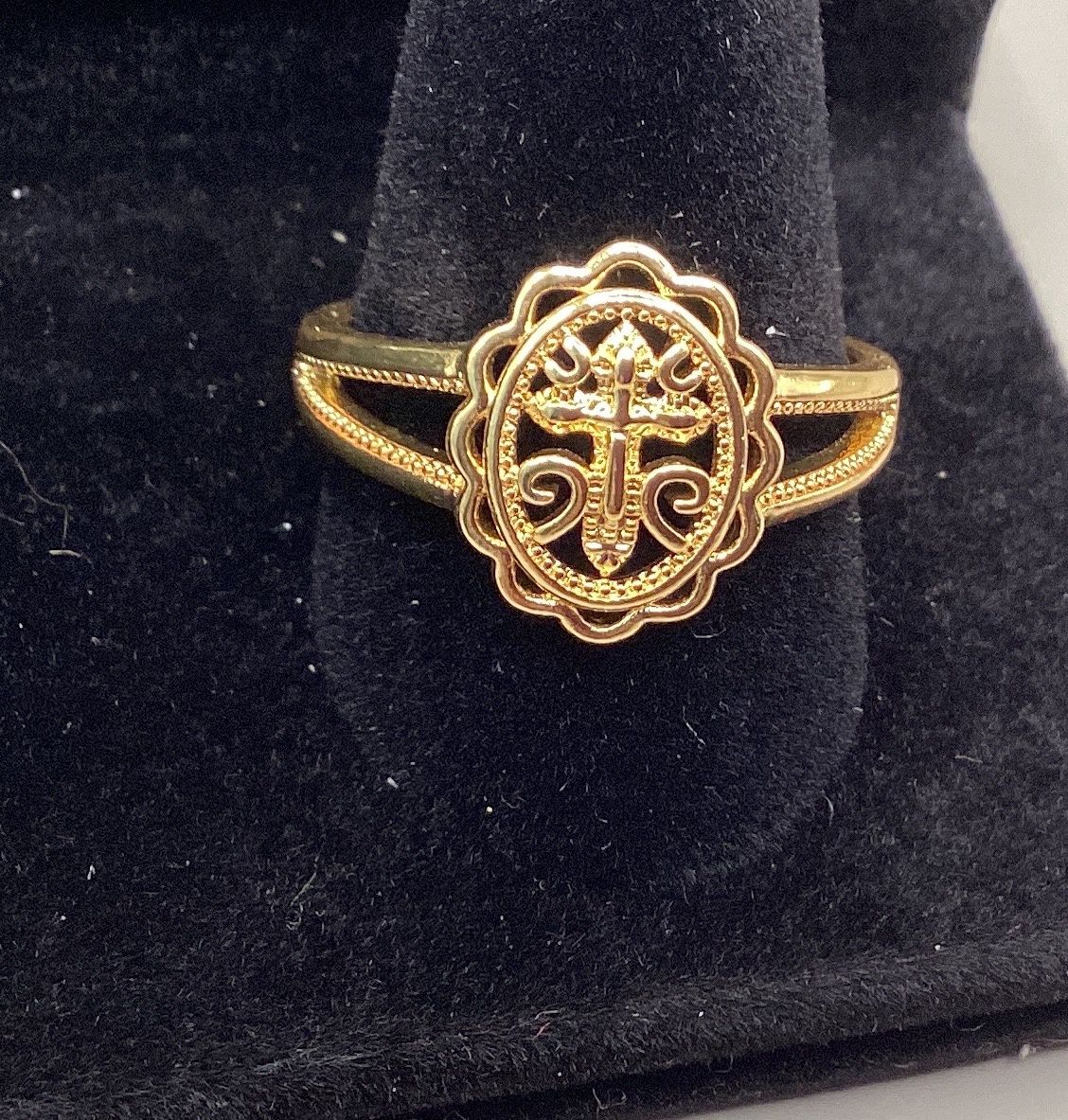 Gold-tone Cross Ring with Scalloped Borders