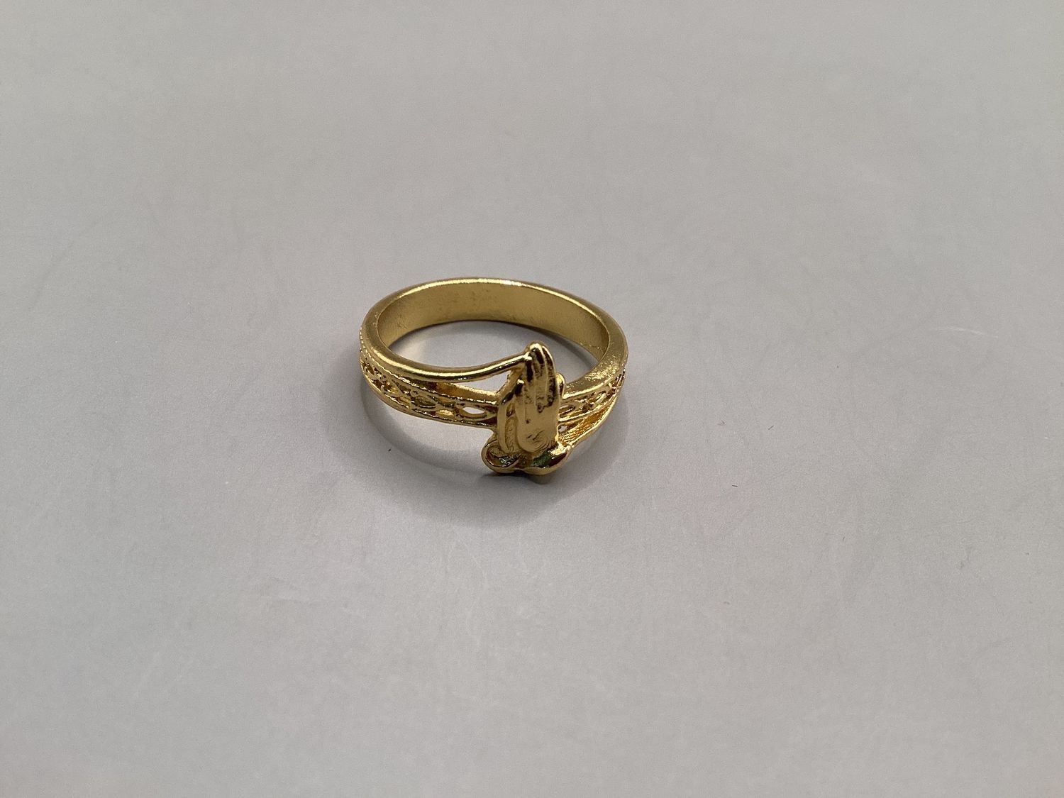 Praying hands gold-tone ring size 8