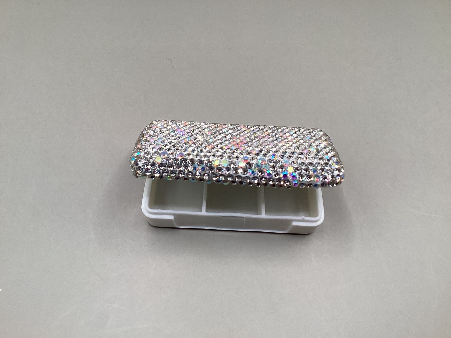 Dazzling 3 compartment pill case