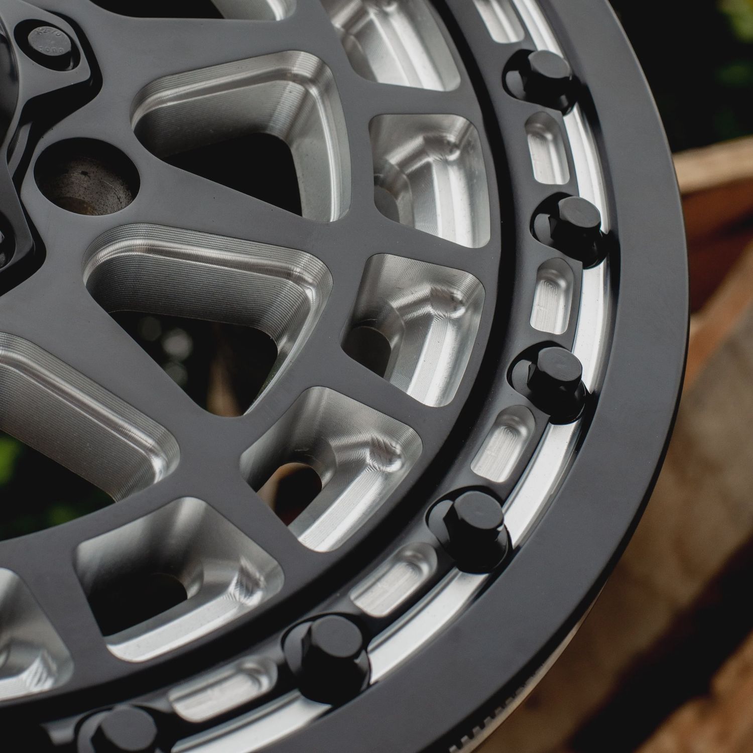 Outlaw 6R Beadlock | Satin Black Contrast Cut