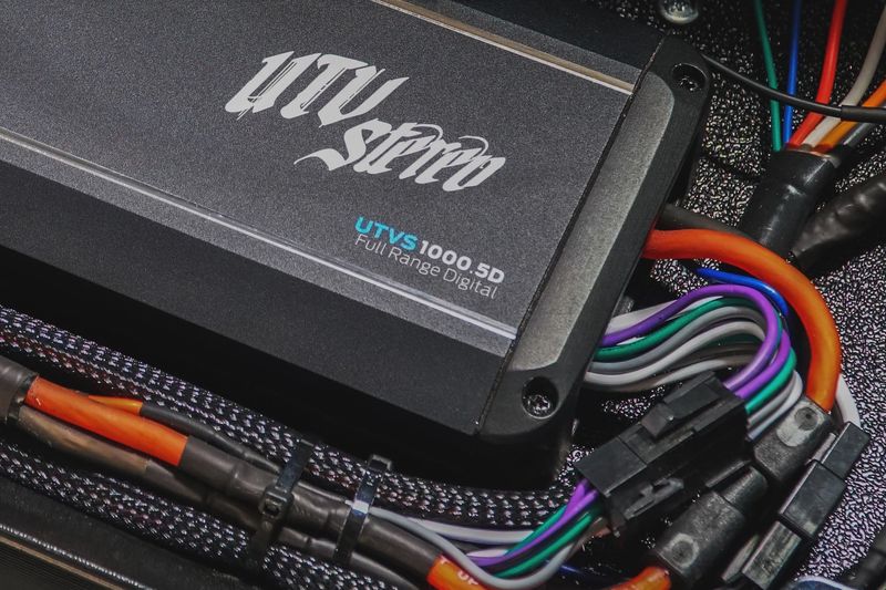 Signature Series 1000W 5-Channel Amplifier | UTVS1000.5D