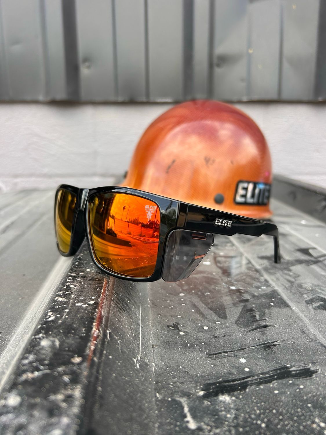 DELTA BLACK FRAME - RED FRAME