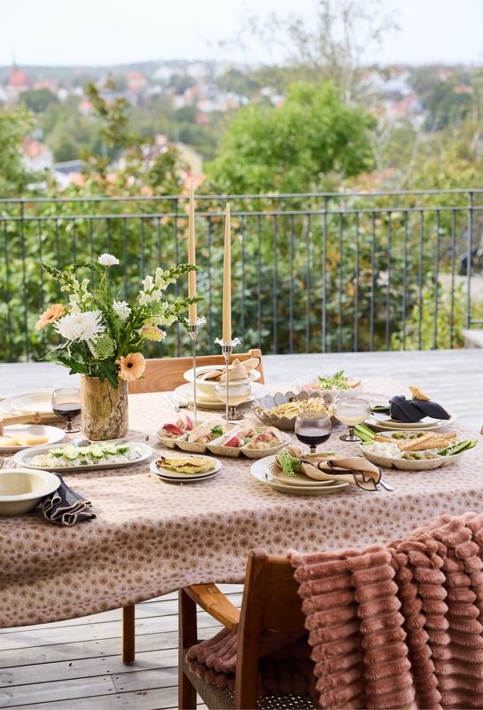 Dining and Tableware