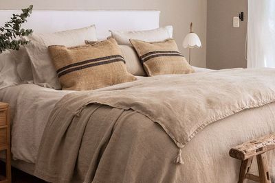 Chemin de lit ou coussin de sofa Antoinette Chemin de lit ou coussin de sofa Antoinette