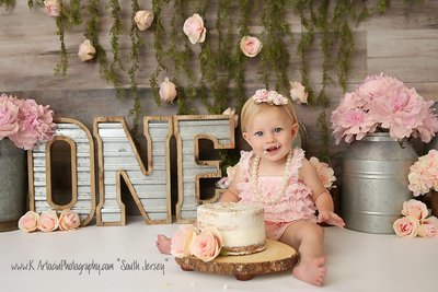 Full Session Cake Smash Deposit: Free custom cake from our amazing recommended baker and 25$ print credit ( I will be in contact with you to schedule). Full Session Cake Smash Deposit: Free custom cake from our amazing recommended baker and 25$ print credit ( I will be in contact with you to schedule).