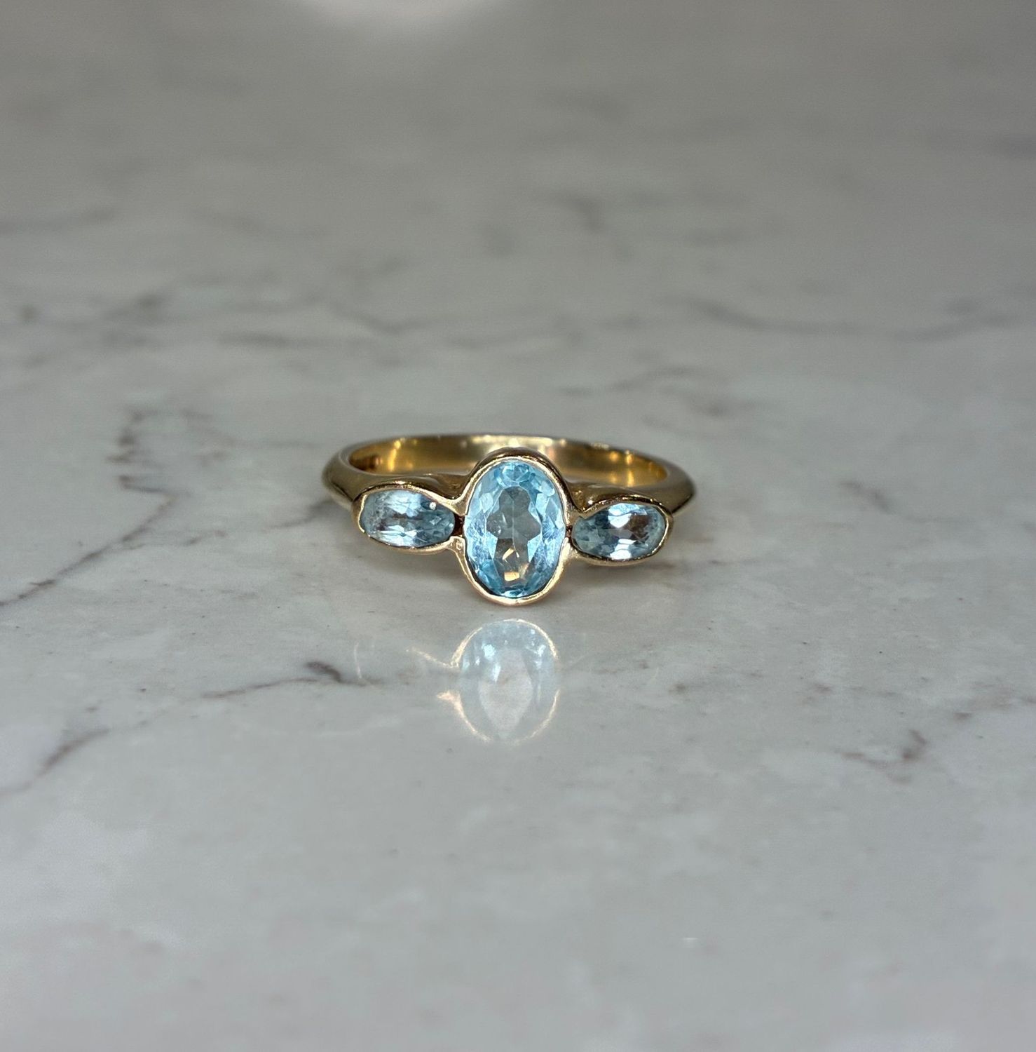 Vintage 9ct gold aquamarine trilogy ring Vintage 9ct gold aquamarine trilogy ring