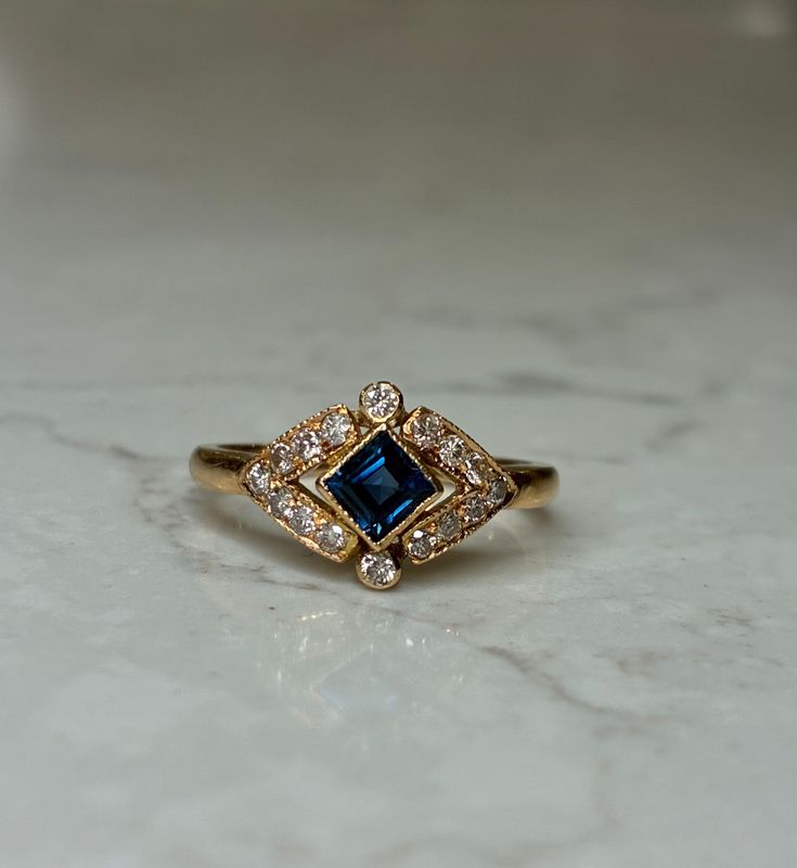 Vintage 18ct sapphire & diamond frame ring