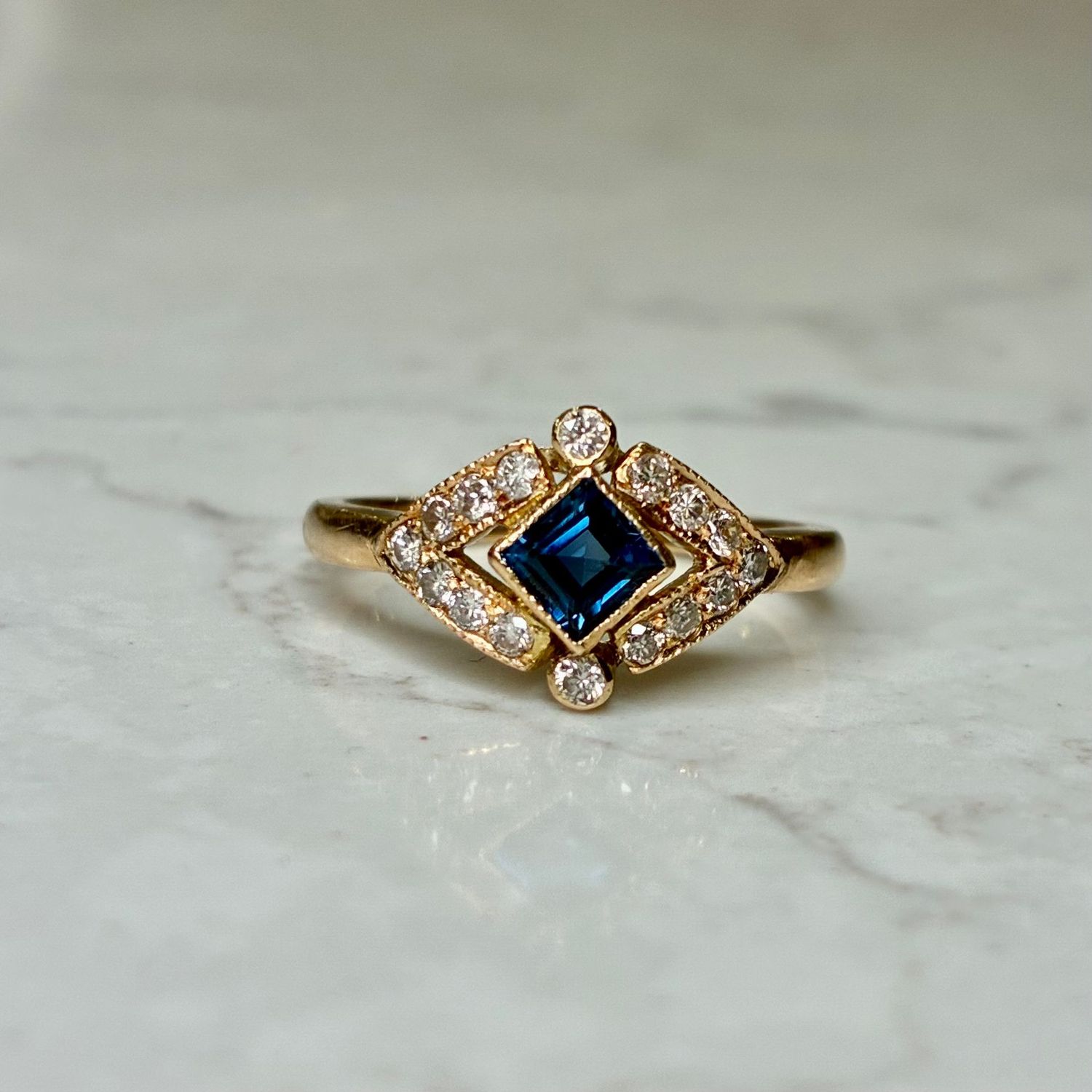 Vintage 18ct sapphire & diamond frame ring