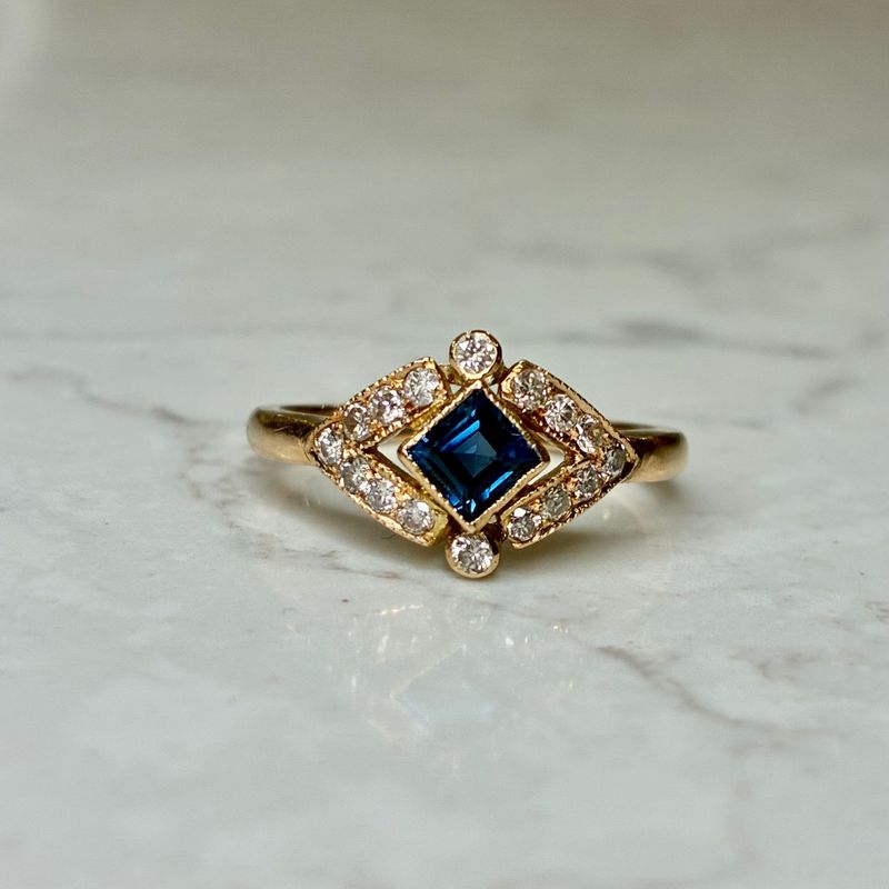 Vintage 18ct sapphire & diamond frame ring