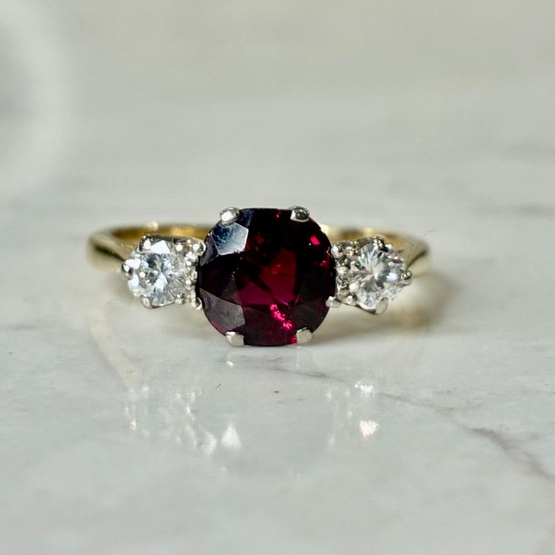 Vintage 18ct yellow gold diamond and garnet trilogy ring