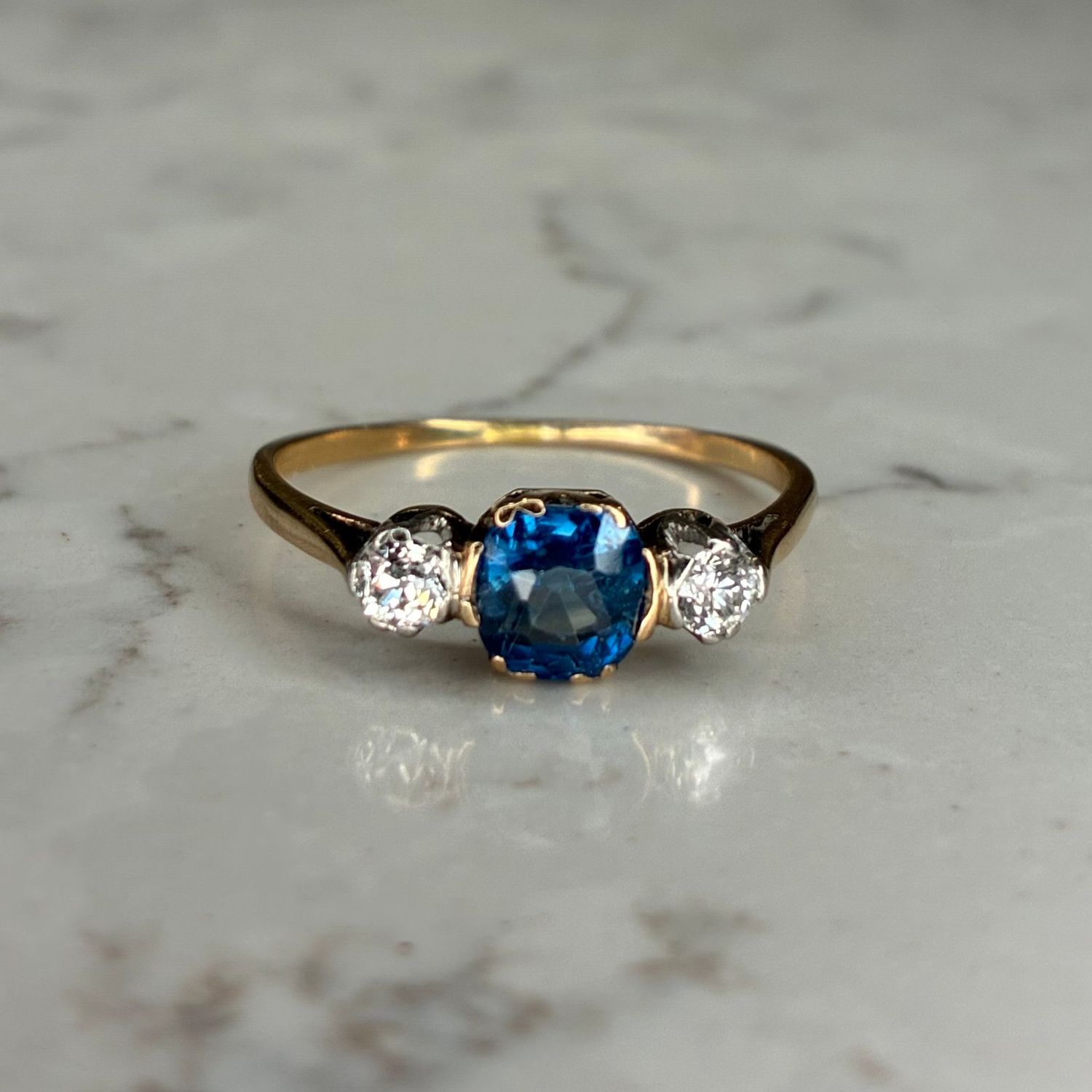 Vintage 18ct yellow gold sapphire and diamond trilogy ring