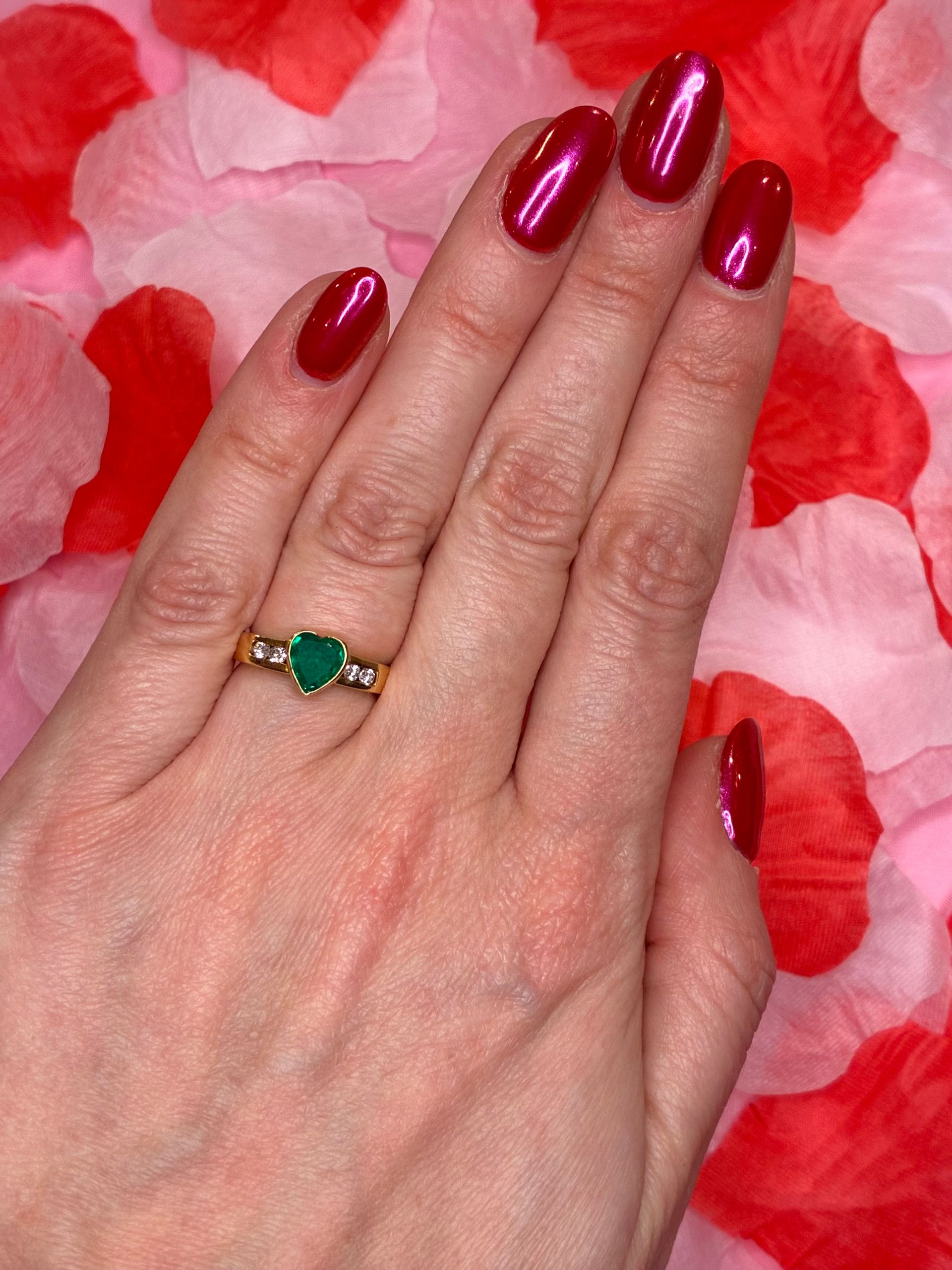 Vintage 18ct yellow gold heart-shaped emerald and diamond ring