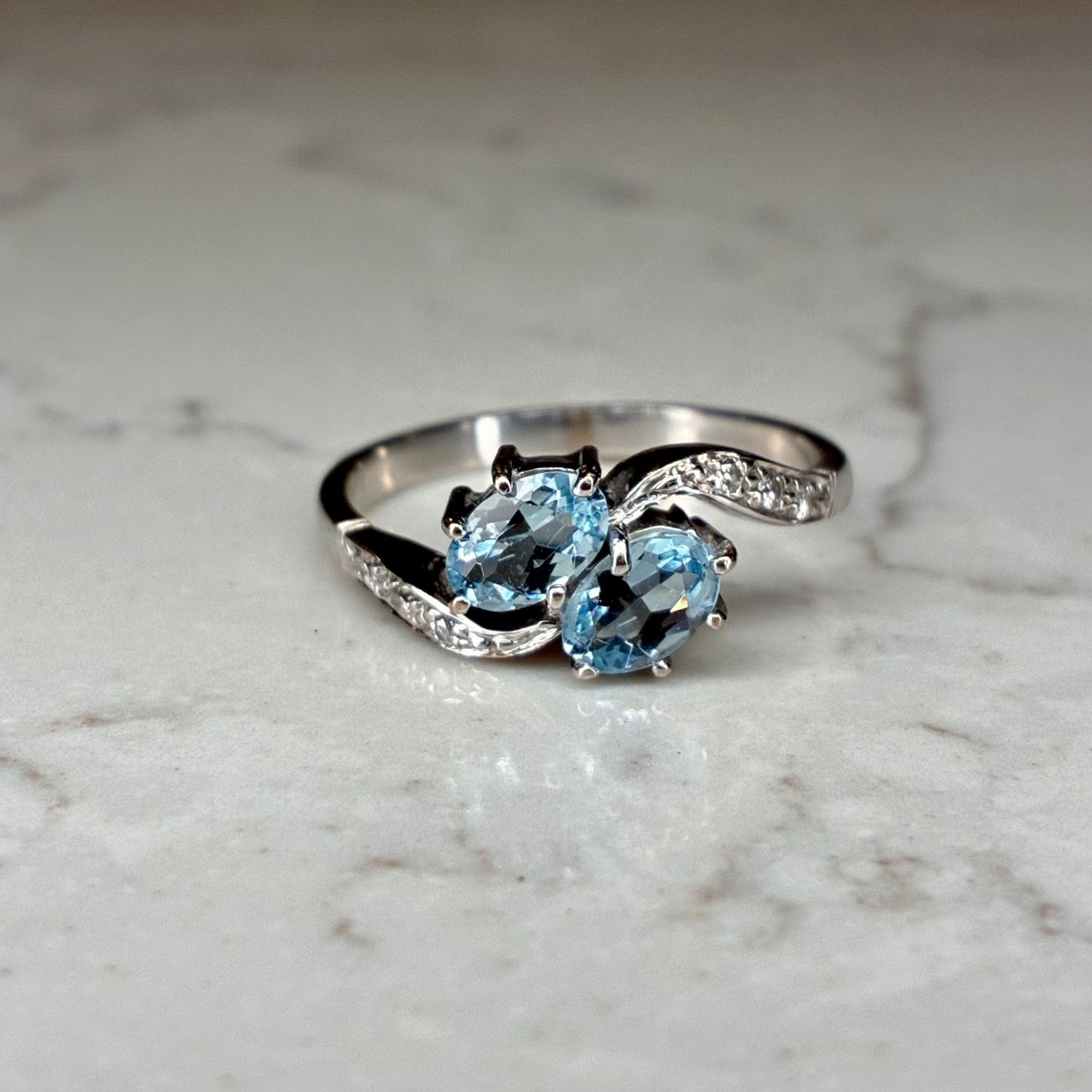 Vintage 18ct white gold aquamarine crossover ring