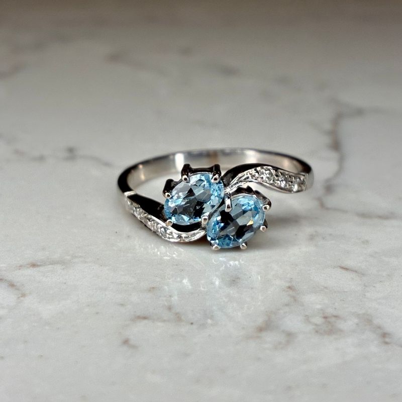 Vintage 18ct white gold aquamarine crossover ring