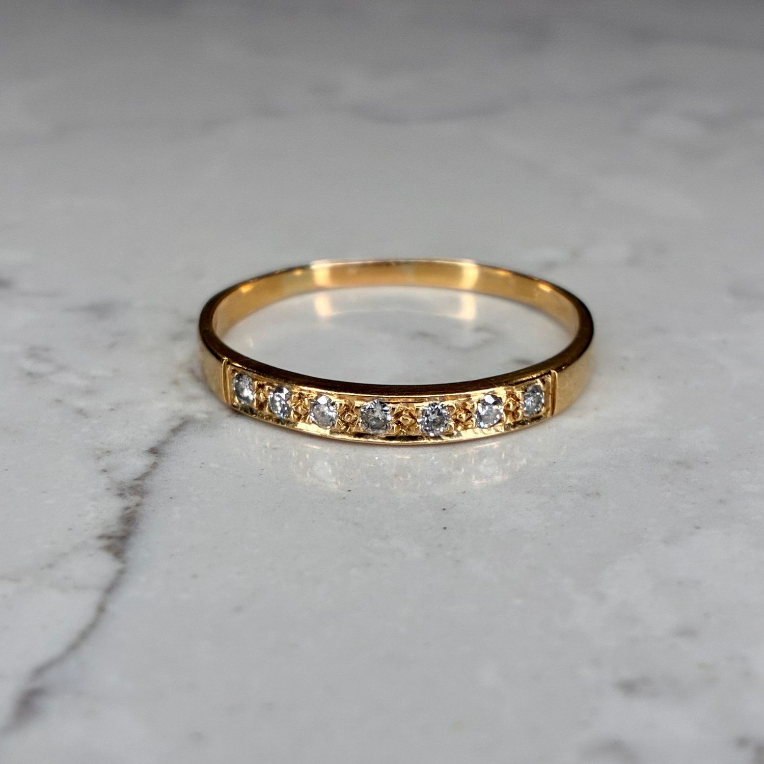 Vintage 18ct yellow gold diamond band ring