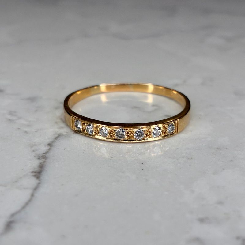Vintage 18ct yellow gold diamond band ring