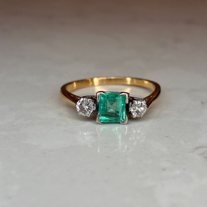 Antique 18ct yellow gold emerald & diamond trilogy ring