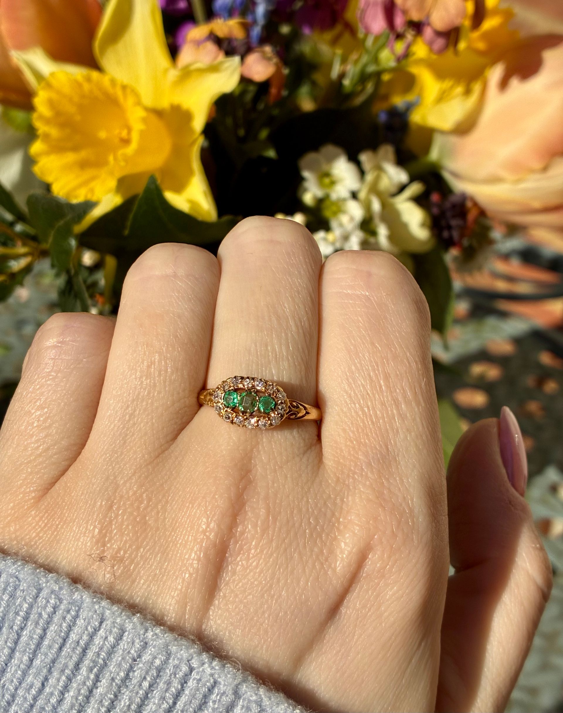 Antique 18ct yellow gold emerald & diamond boat ring