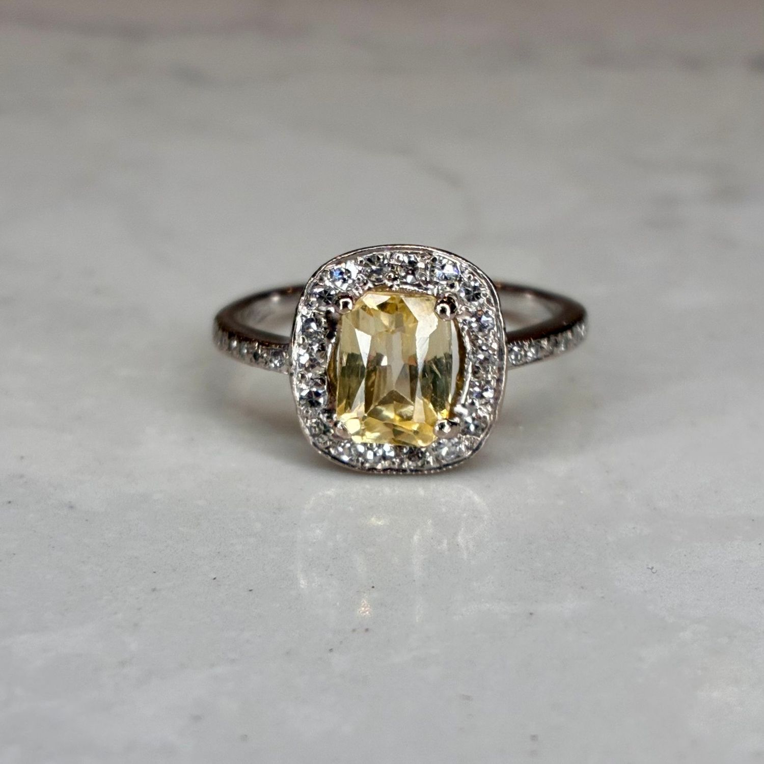 Early 20th century pale yellow sapphire & diamond ring