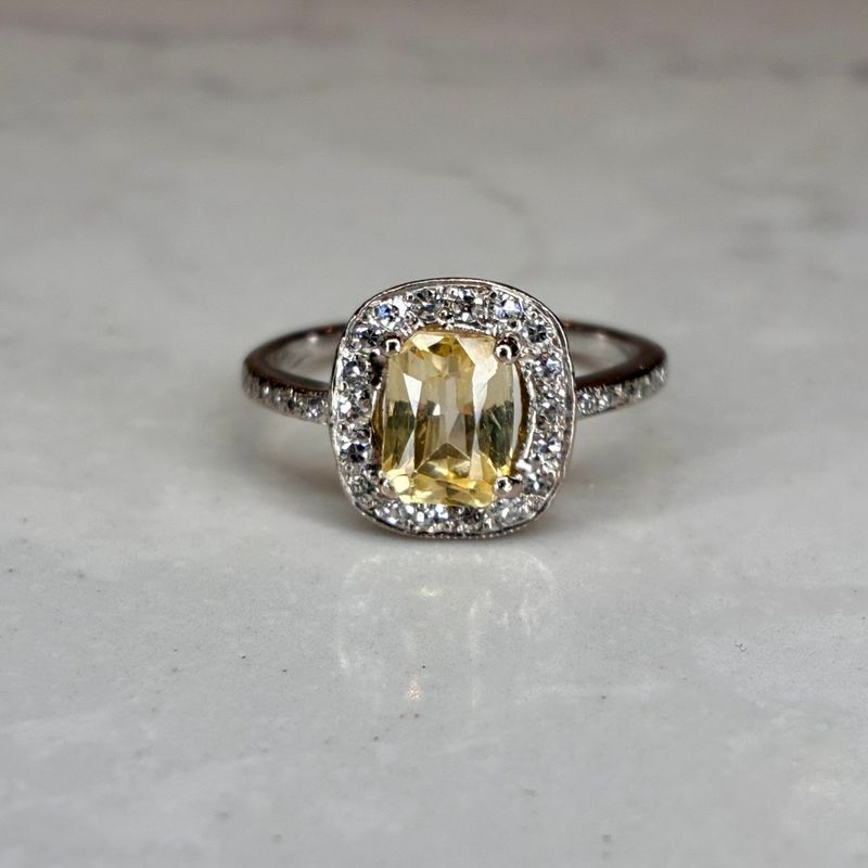 Early 20th century pale yellow sapphire & diamond ring