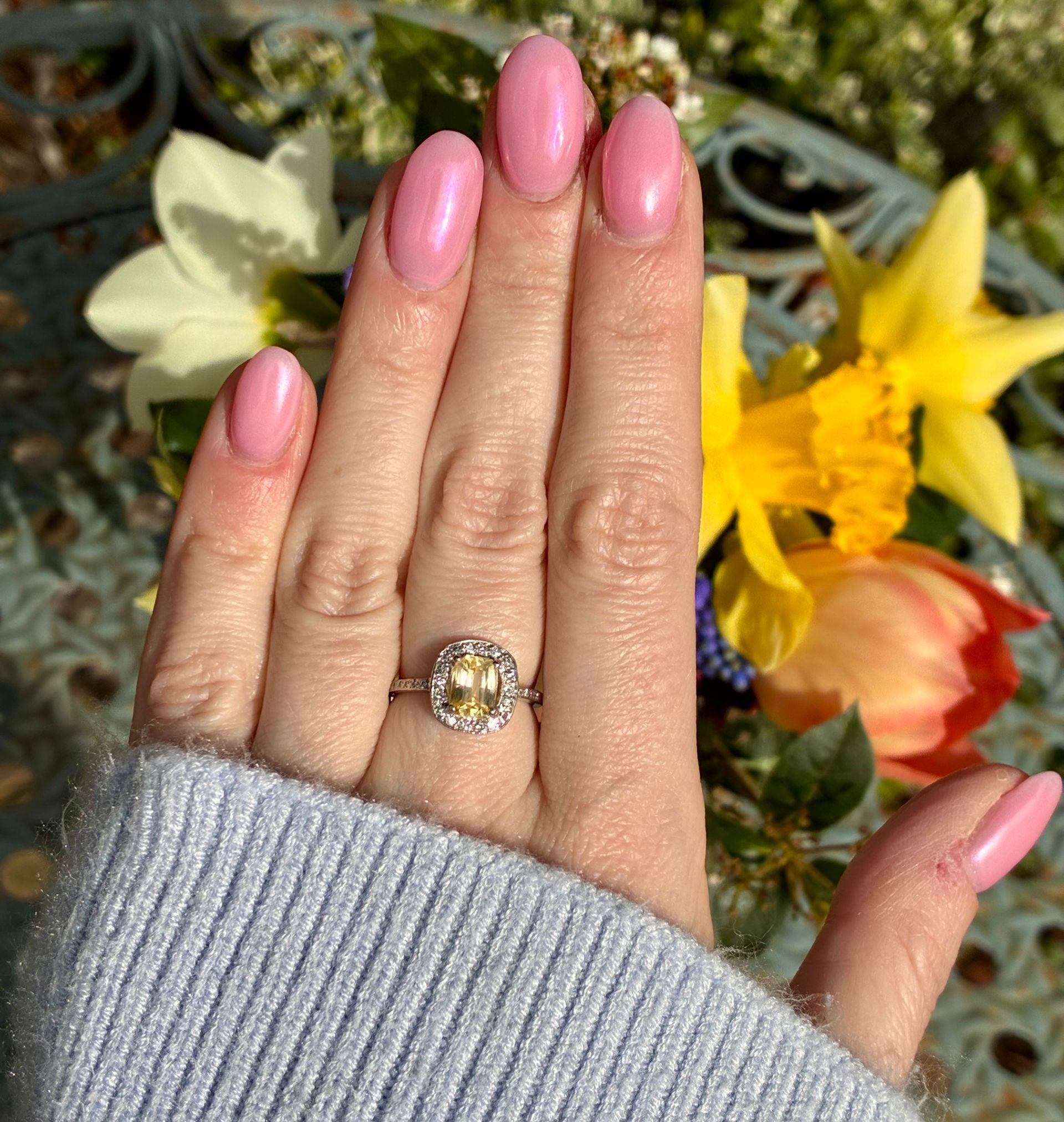 Early 20th century pale yellow sapphire & diamond ring