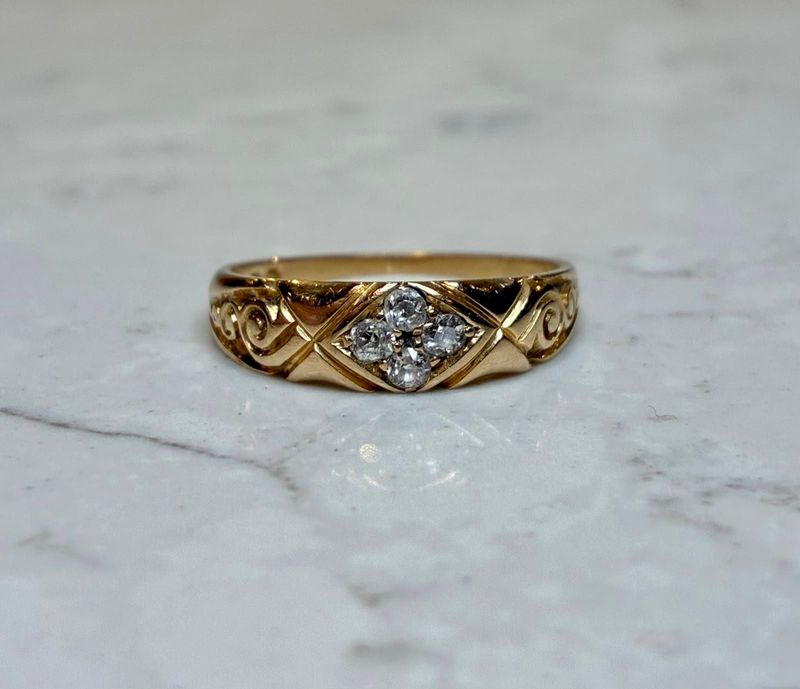Victorian 18ct yellow gold diamond ring