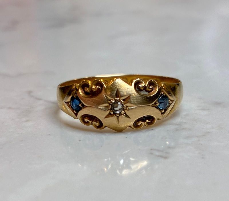 Victorian 18ct yellow gold sapphire & diamond ring